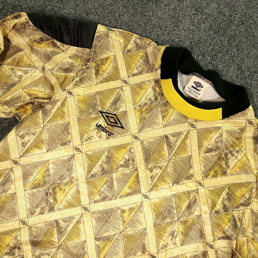 Vintage Umbro Goalkeeper Jersey Mens Medium Gold Soccer Football Padded USA 90s